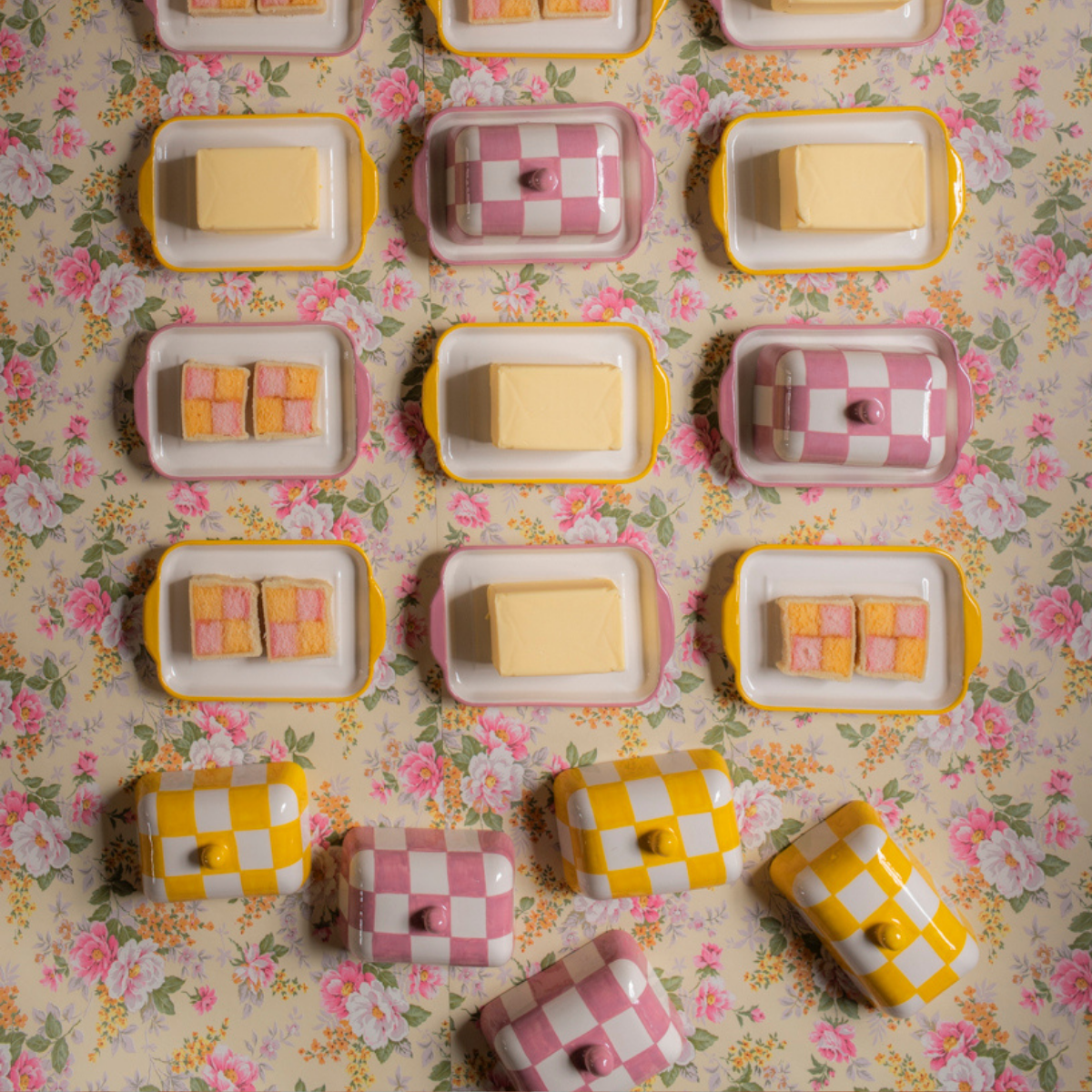 כלי לחמאה "Buttercup" עם משבצות בצבע ורוד