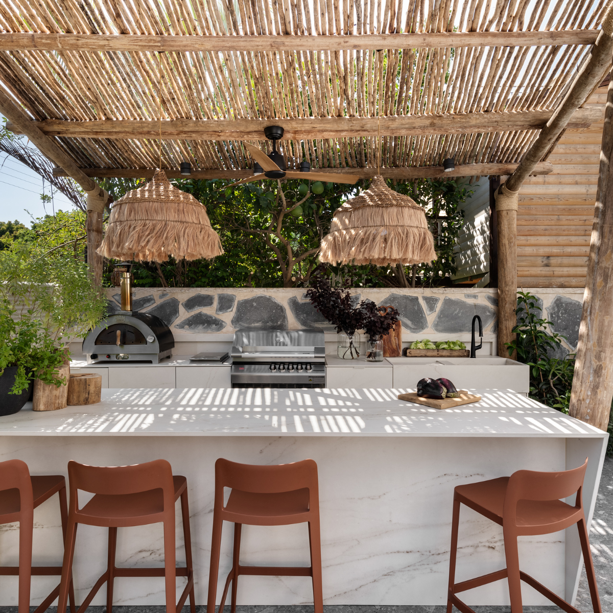 כיסא בר "Nene" בצבע טרקוטה