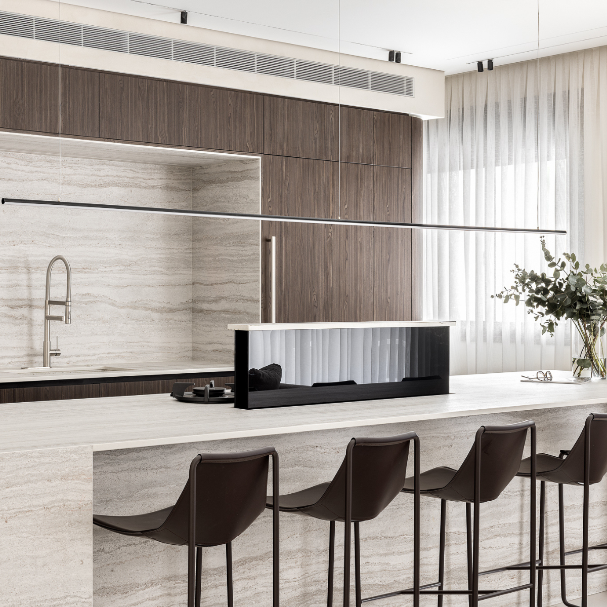 כיסא בר "Apelle" בצבע חום שוקולד