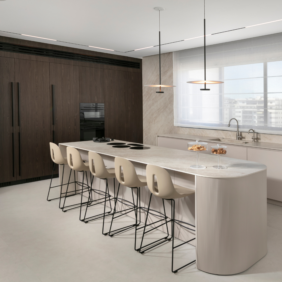 כיסא בר "Gotham" בצבע חול