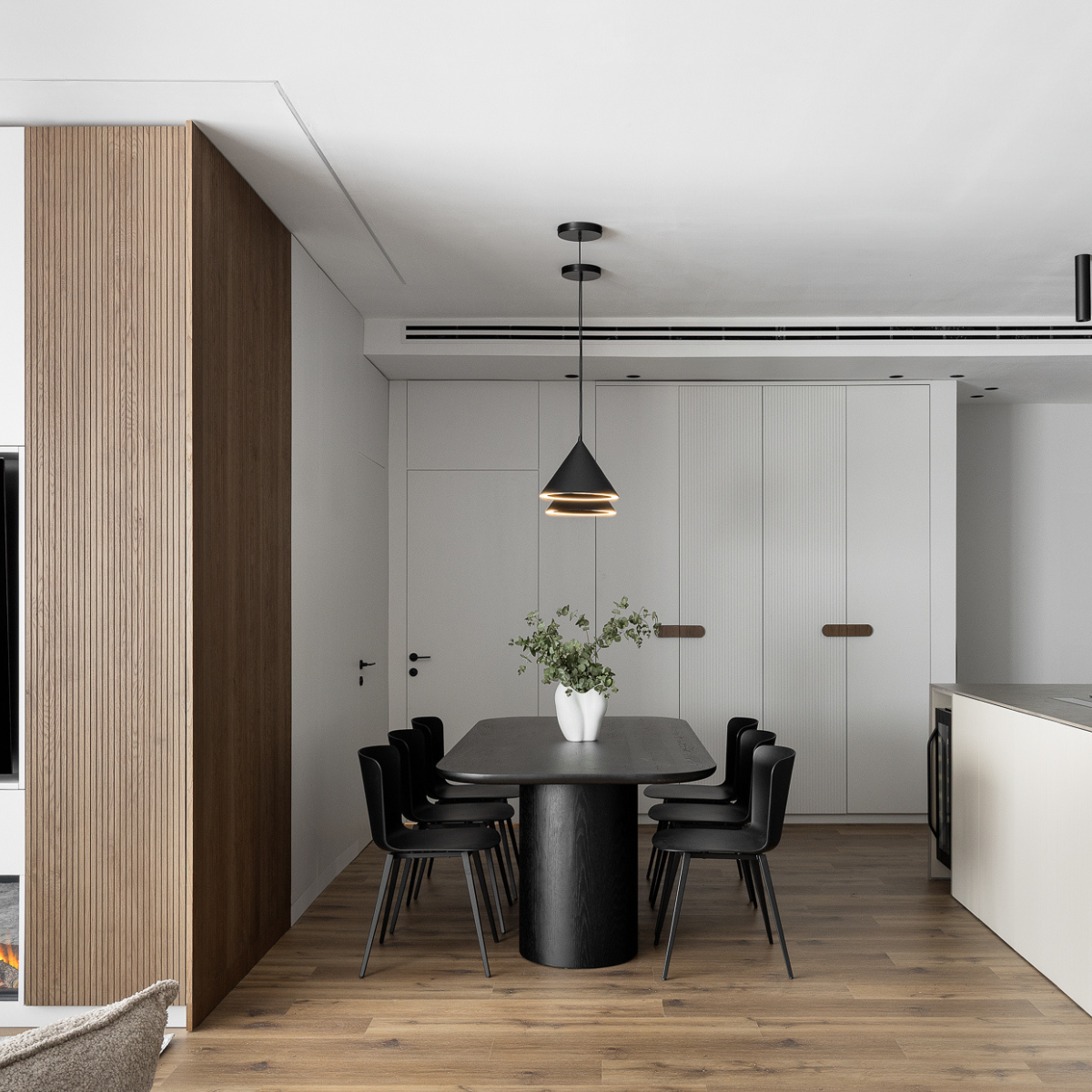 כיסא אוכל "Calla" בצבע שחור