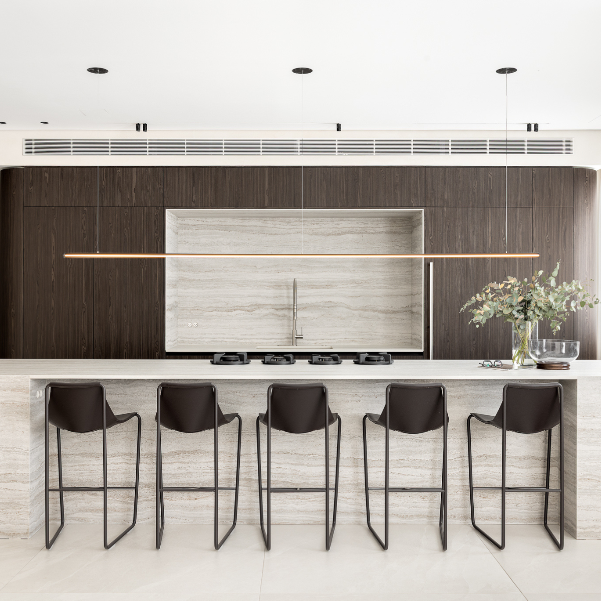 כיסא בר "Apelle"  בצבע חום שוקולד