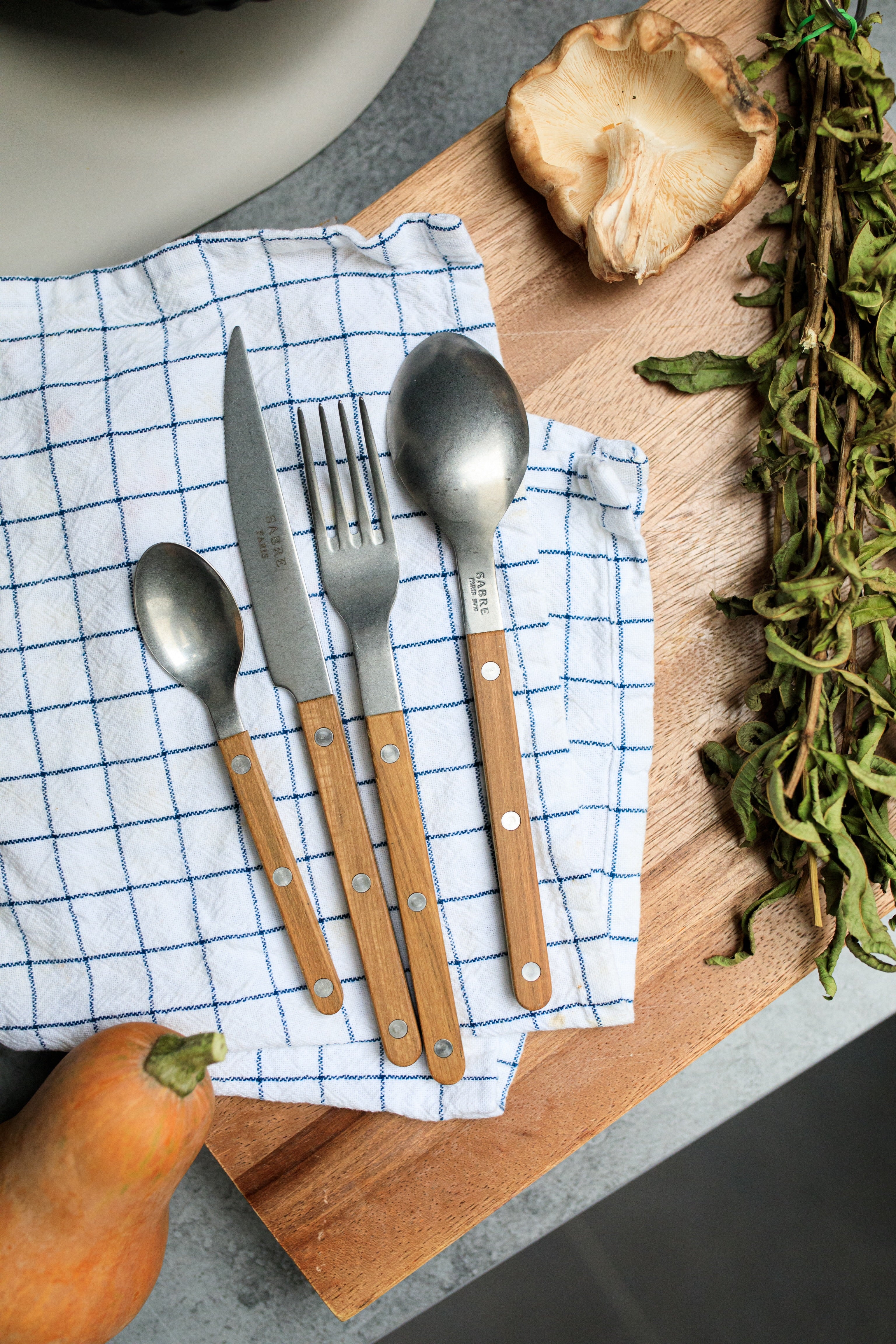 סכו"ם "Bistro" עם עץ טיק ומתכת vintage