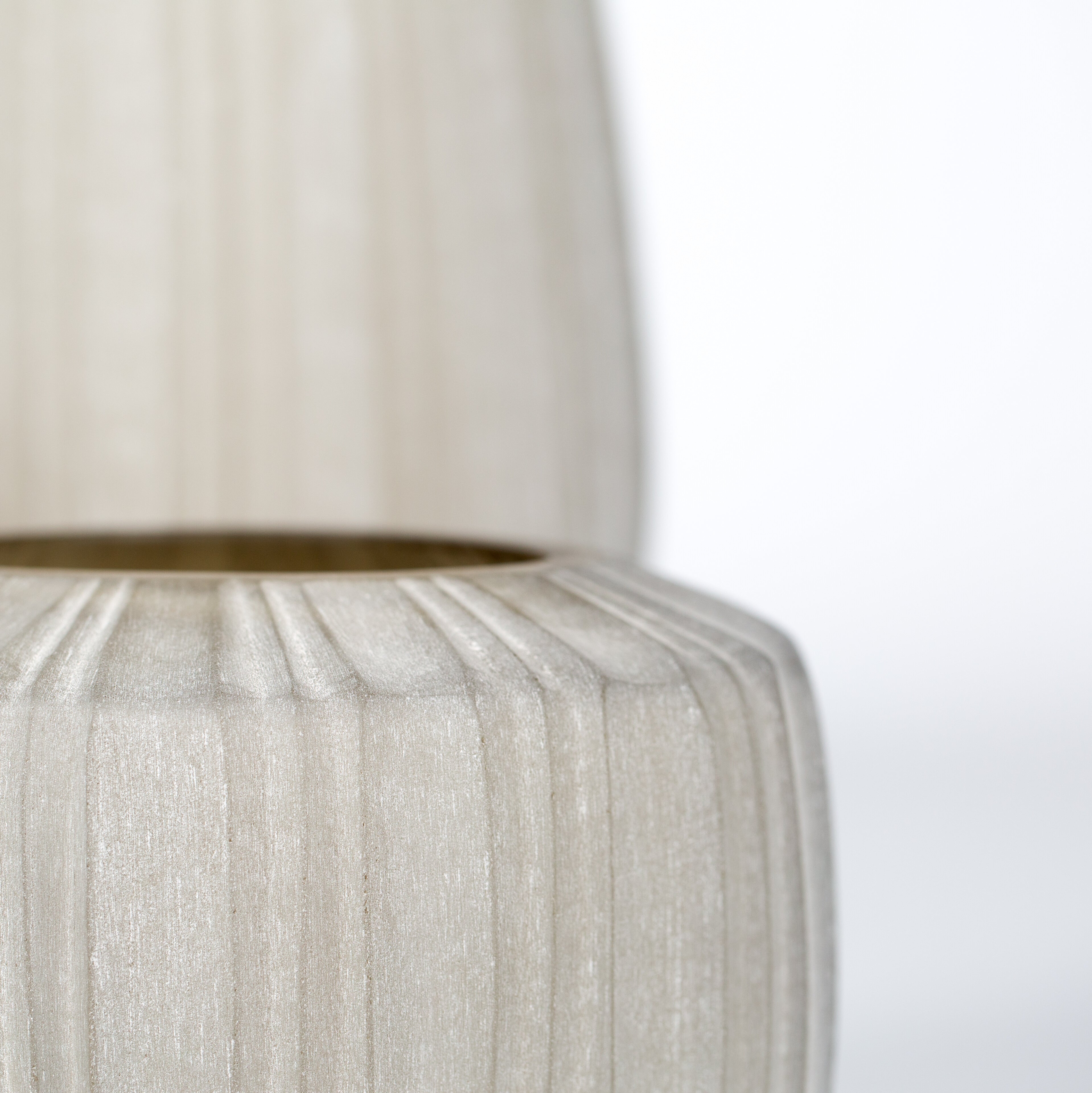 ואזה "Malibu XL" בצבע אפור מעושן